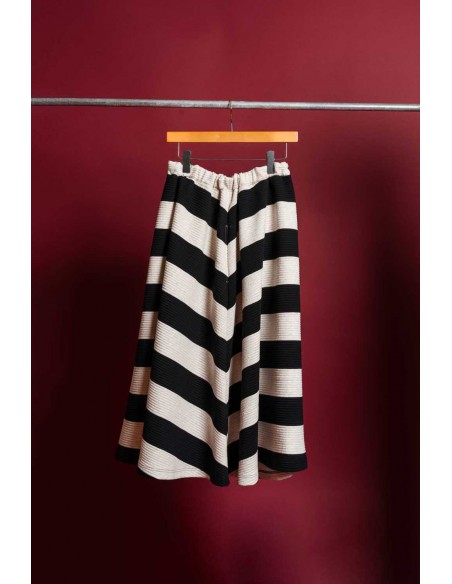 Ashley skirt (black border) F